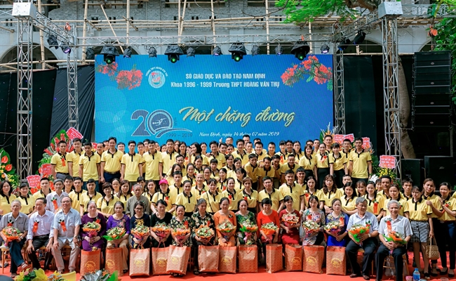 DARVIN ĐỒNG HÀNH TÀI TRỢ CÙNG HỘI KHÓA 20 NĂM ( 1996 -1999).